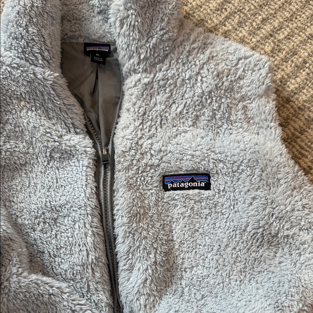 Patagonia Light Gray Fleece Vest - Picture 4 of 5